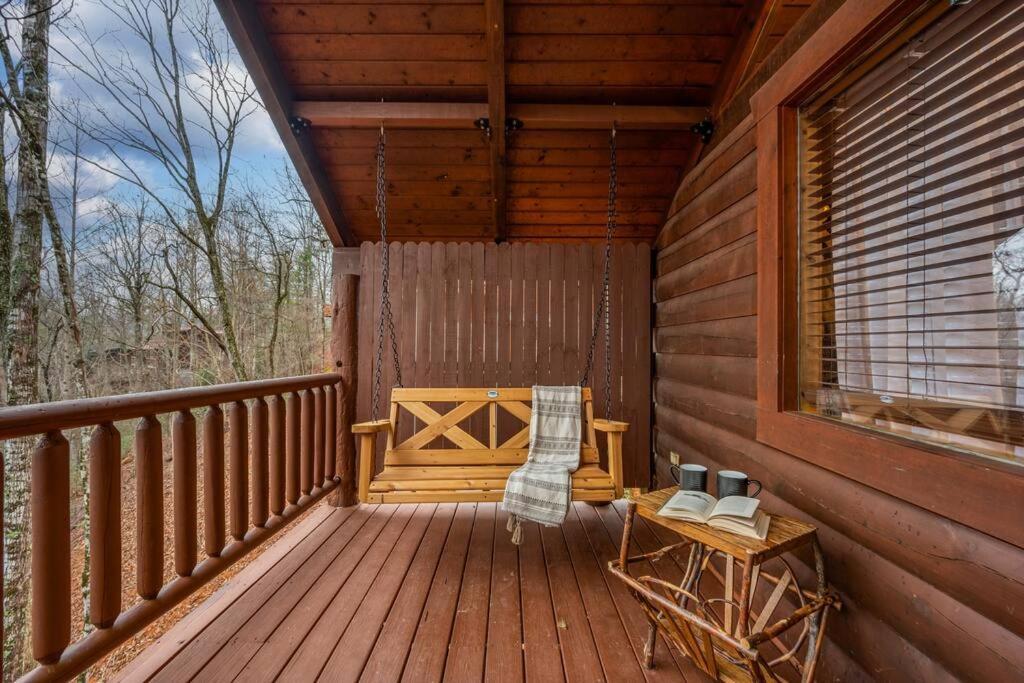 Log Cabin, Hot Tub, Fireplace, Pool Table & Views! Sevierville Exterior photo