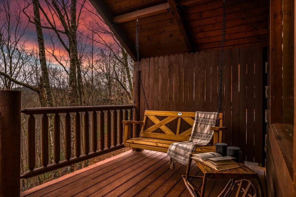 Log Cabin, Hot Tub, Fireplace, Pool Table & Views! Sevierville Exterior photo