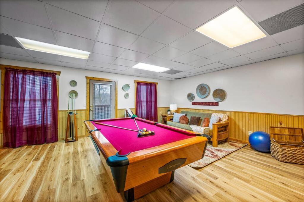 Log Cabin, Hot Tub, Fireplace, Pool Table & Views! Sevierville Exterior photo