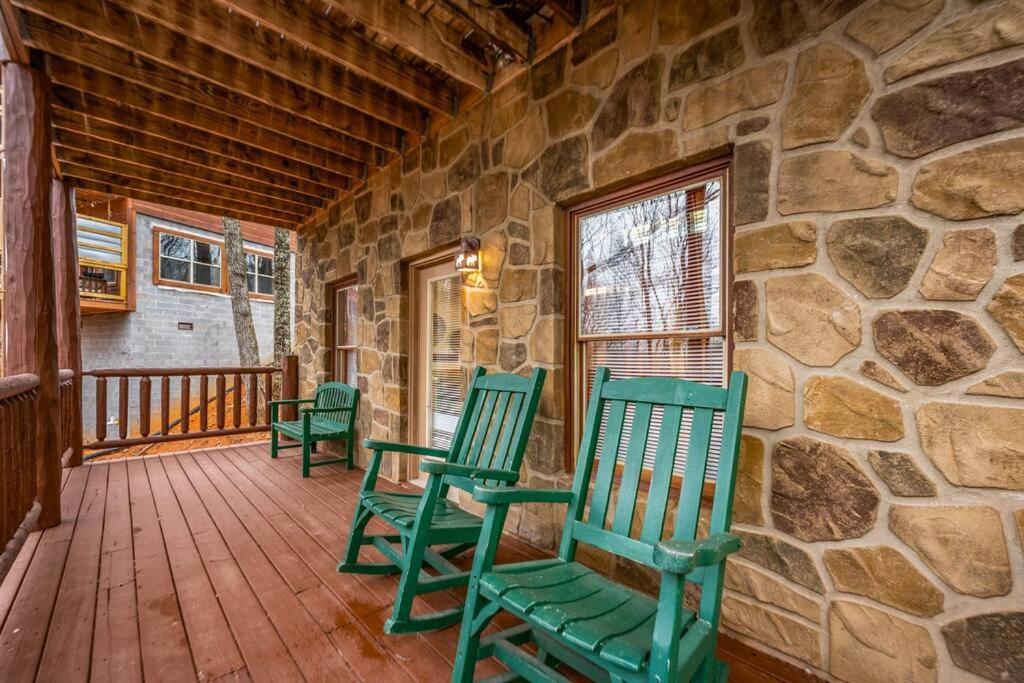 Log Cabin, Hot Tub, Fireplace, Pool Table & Views! Sevierville Exterior photo