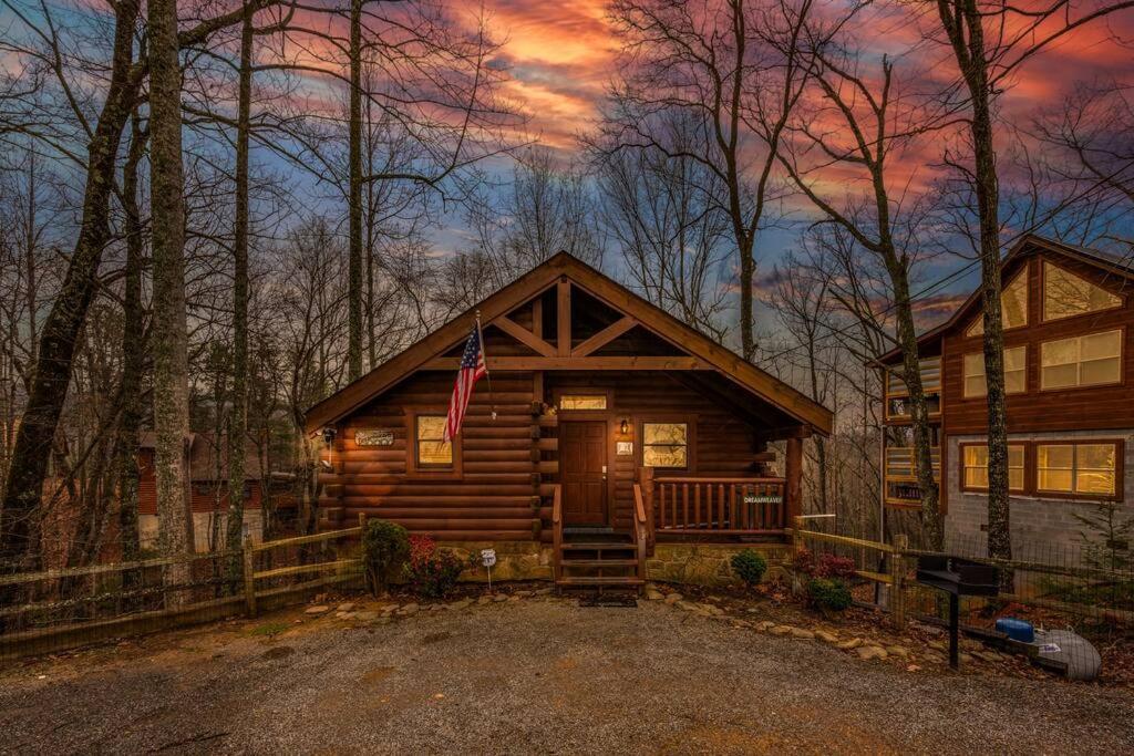 Log Cabin, Hot Tub, Fireplace, Pool Table & Views! Sevierville Exterior photo